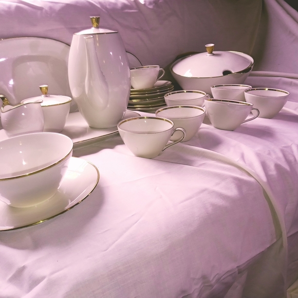 Seltmann Weiden Isolde Dinner Service - Picture 6 of 7